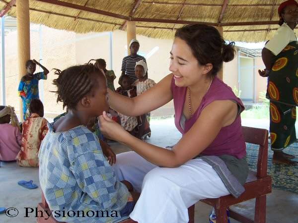 Massage pendant missions sur enfant atteint du Noma
